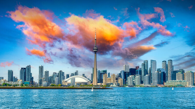 CN Tower Beneath Toronto Clouds wallpaper 4K