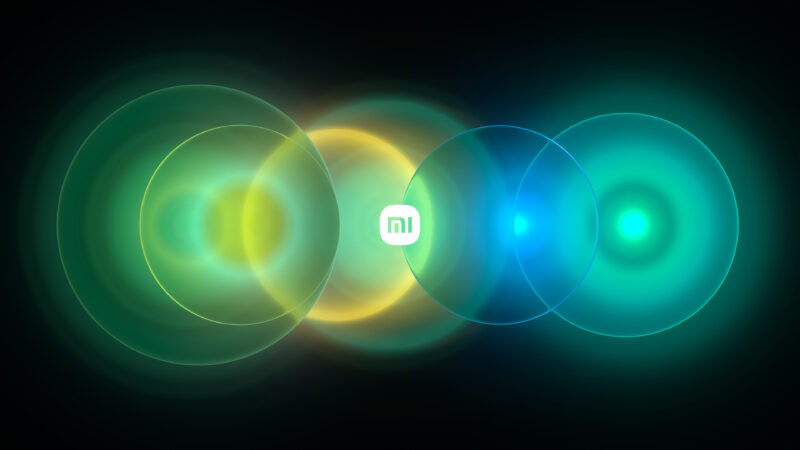 Deep Green Pulse on Black wallpaper 4K