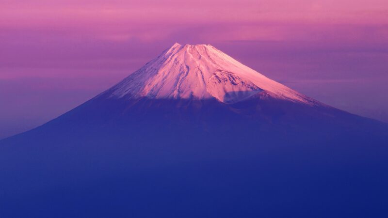 Mount Fuji Bathed in Pink Light wallpaper 4K