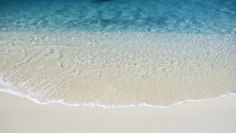 Quiet Shore on a Still Morning wallpaper 4K