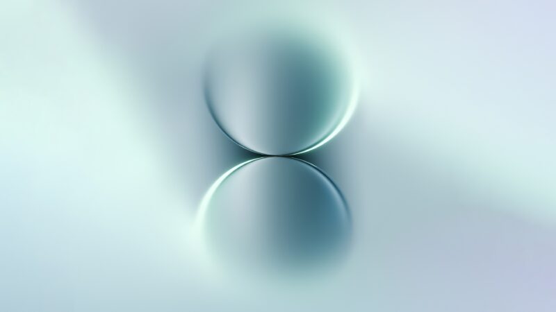 Silver Spheres Reflection Desktop | Smooth Metallic Glow wallpaper 4K