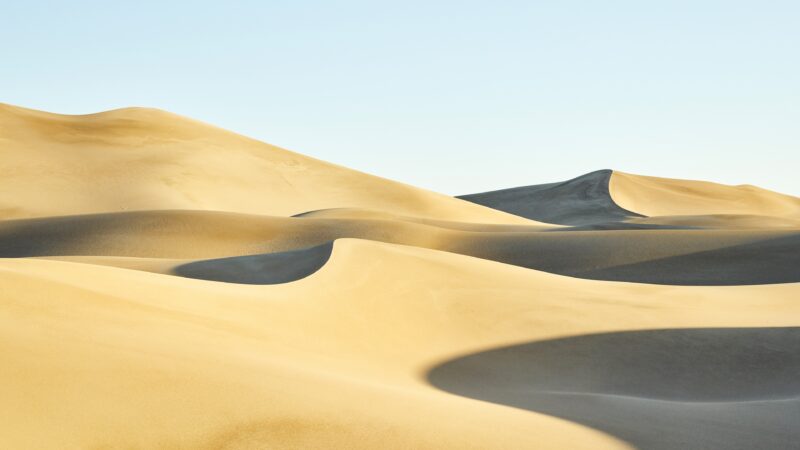 Sweeping Sand Dunes of Mojave wallpaper 4K