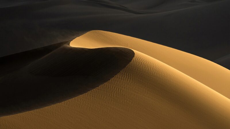 Golden Sand Dunes | Desert Light Desktop wallpaper 4K