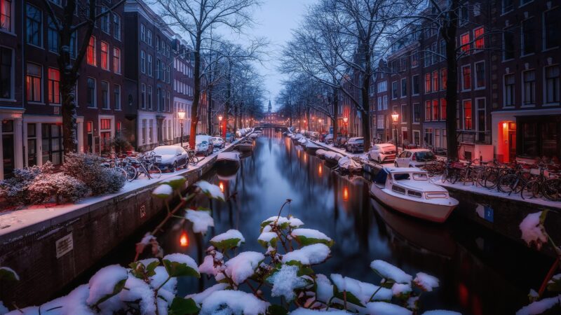 Amsterdam Blue Hour Canal Reflection Desktop Wallpaper 4K wallpaper 4K