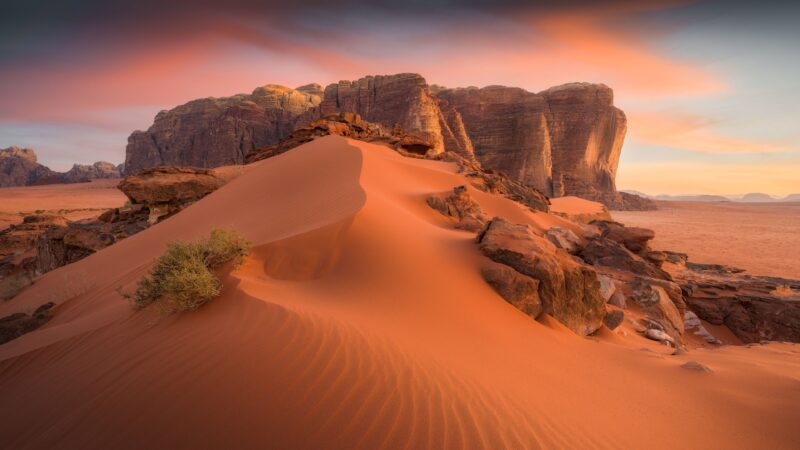 Ancient Desert Valley Under Arabian Skies wallpaper 4K