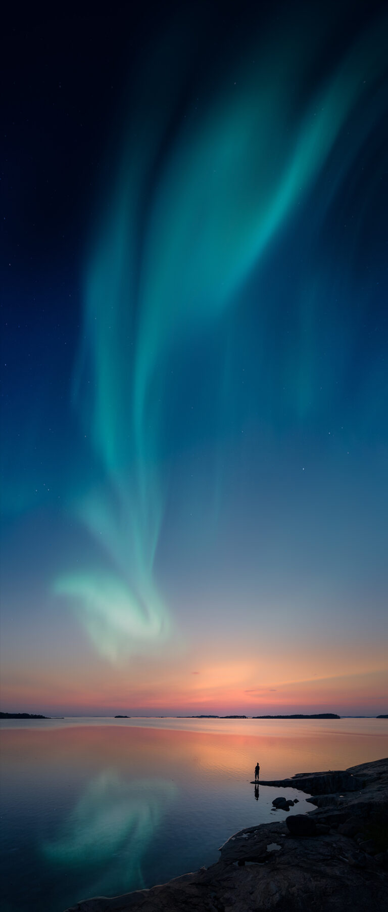 Aurora Borealis iPhone | Northern Lights Water wallpaper 4K