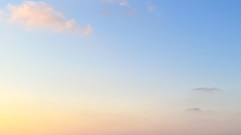 Gentle Beach Waves iPhone | Turquoise Horizon View wallpaper 4K