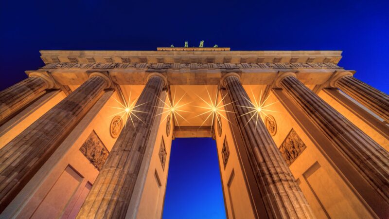 Brandenburg Gate Night | Illuminated German Landmark Desktop wallpaper 4K