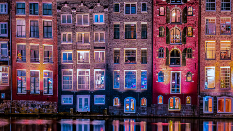Canal Reflections iPhone | Night Townhouse Lights wallpaper 4K