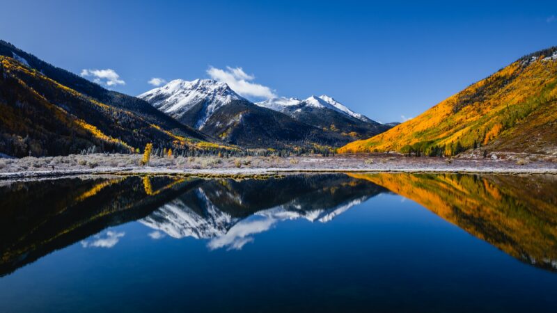 Crystal Lake Mirrors Colorado Autumn Peaks wallpaper 4K