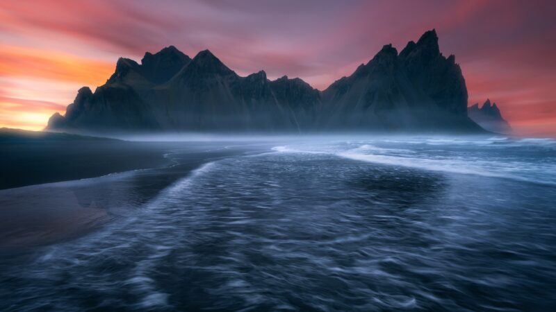 Dramatic Waves Crash at Vestrahorn Twilight wallpaper 4K