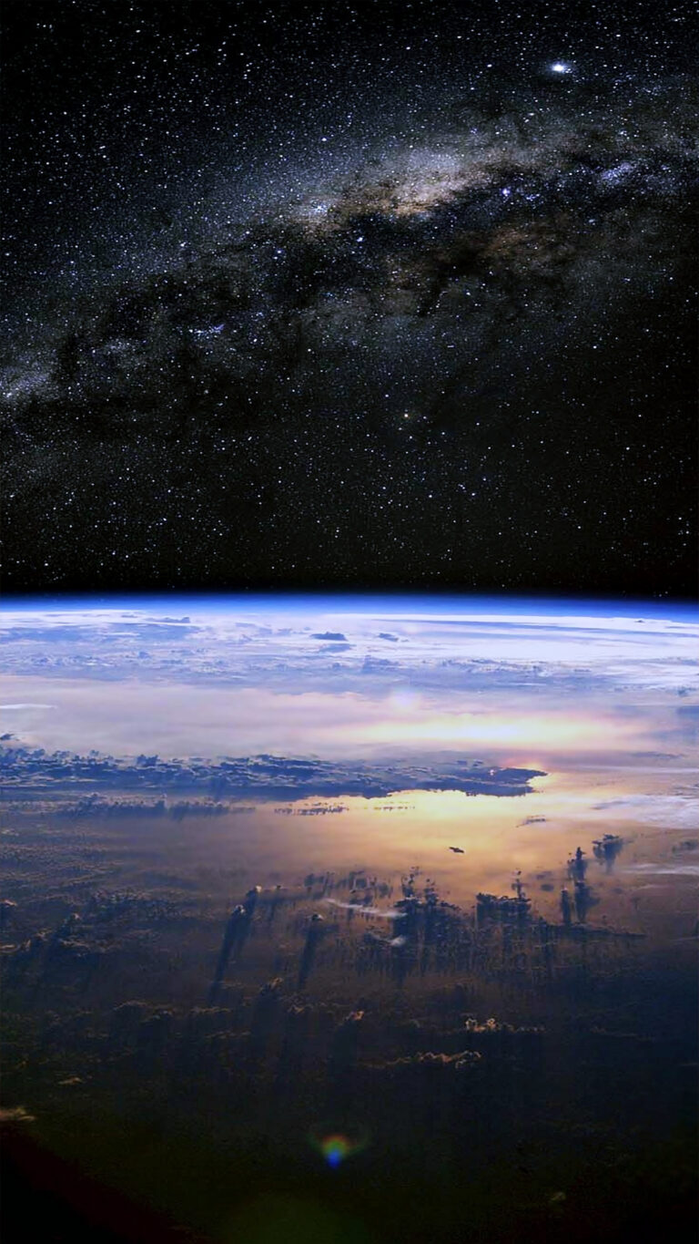 Milky Way Earth iPhone | Space Horizon View wallpaper 4K