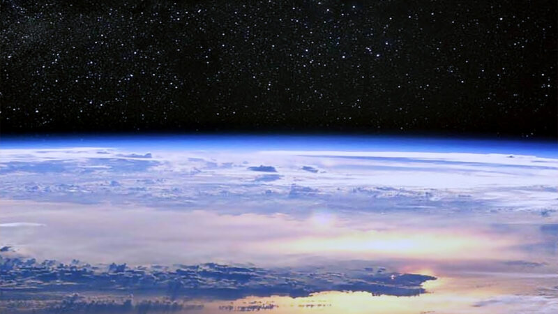 Milky Way Earth iPhone | Space Horizon View wallpaper 4K