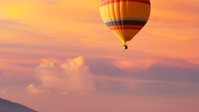 Hot Air Balloon Sunset | iPhone Scenic Flight wallpaper 4K
