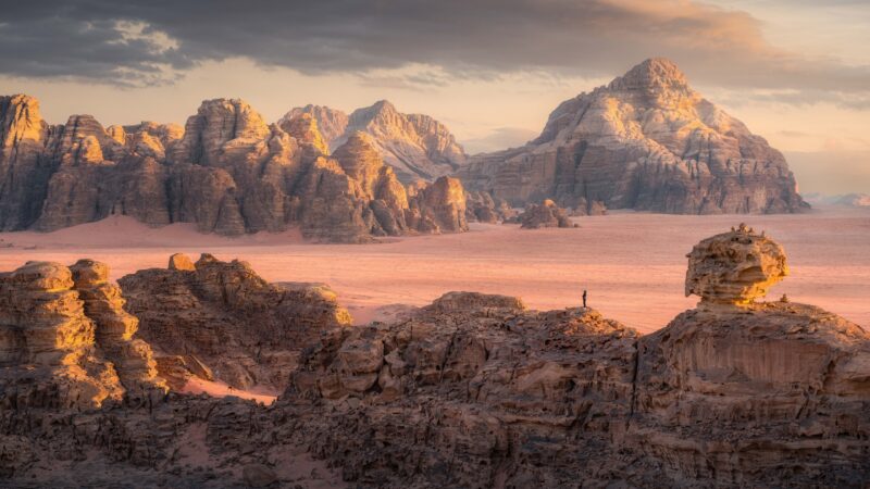 Jordan Moon Valley at Golden Hour wallpaper 4K
