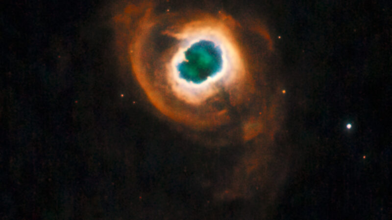 Kohoutek 4-55 Ring Nebula Green Core iPhone Wallpaper 4K wallpaper 4K