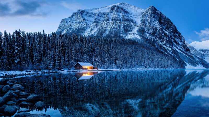 Lake Louise Frozen In Banff Winter wallpaper 4K