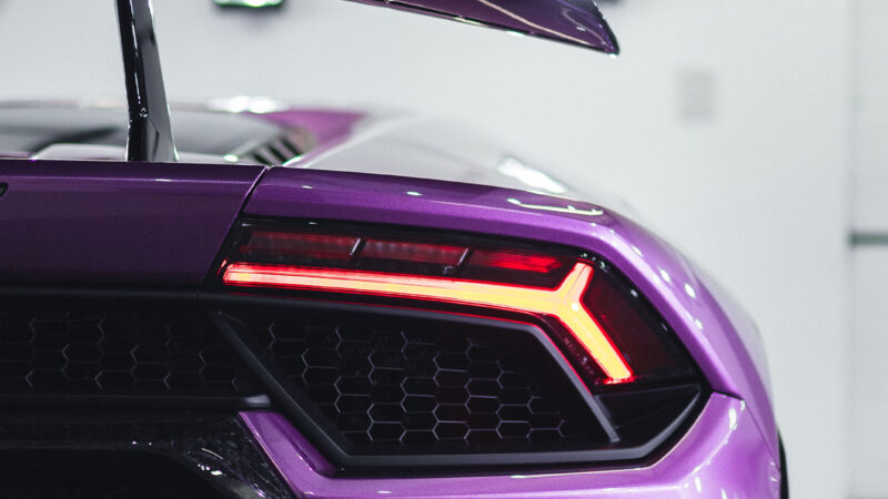 Lamborghini Huracán iPhone | Purple Sportscar Garage wallpaper 4K