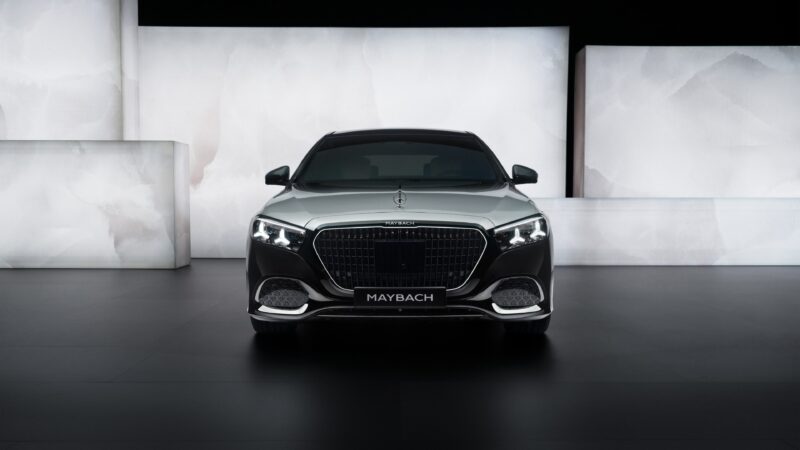 Maybach Sedan Front View | Luxury Auto Design Desktop wallpaper 4K