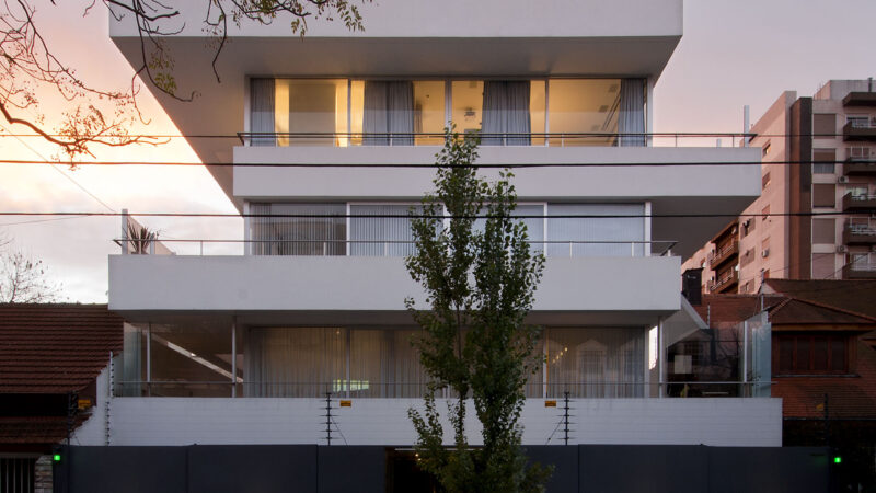 Modern House Dusk | Evening Street Scene iPhone wallpaper 4K