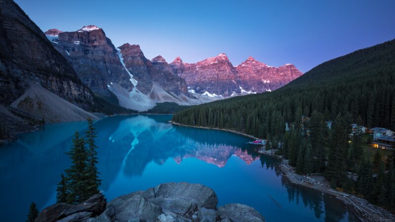 Moraine Lake Reflection | Mountain Desktop Vista wallpaper 4K