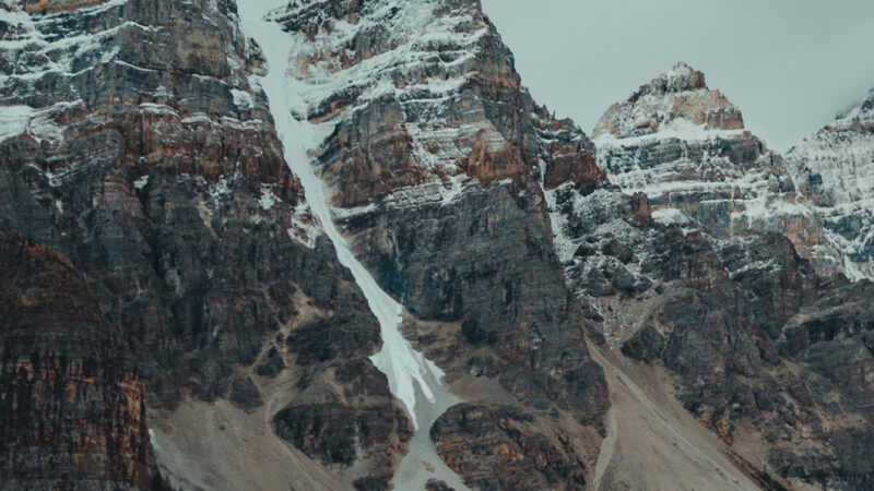 Mountain Lake Snowfall iPhone | Winter Scenery wallpaper 4K