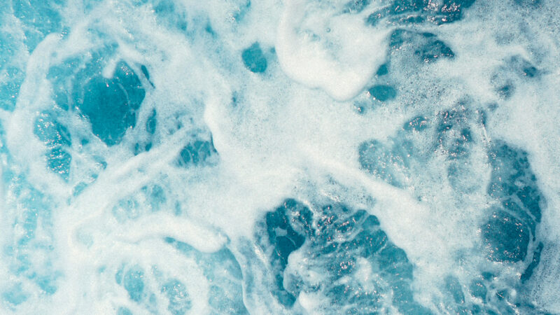 Ocean Waves White Foam iPhone | Turbulent Blue Water wallpaper 4K