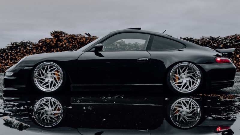 Porsche 911 Reflection | Sleek Sports Car iPhone wallpaper 4K