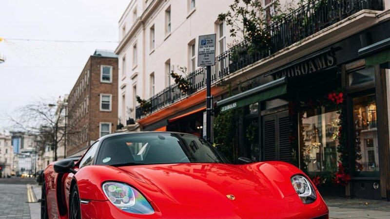 Porsche 918 Spyder | Red Car City iPhone wallpaper 4K