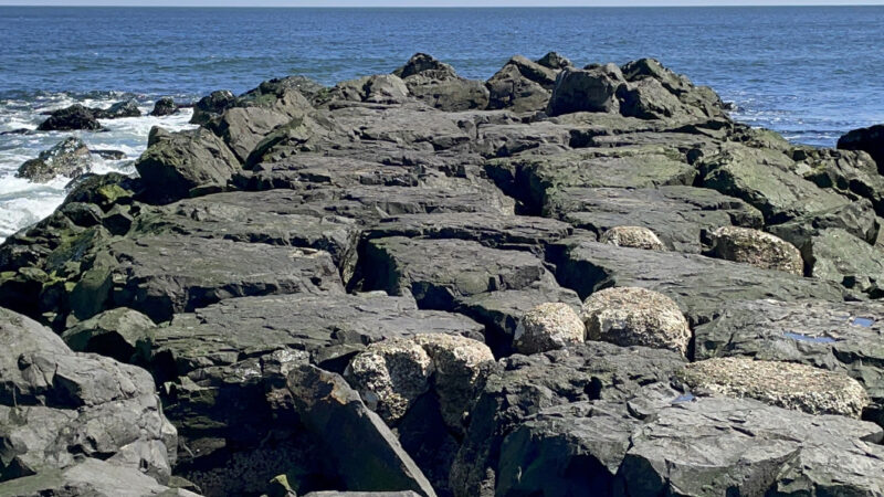 Blue Sky Rocky Coast | iPhone Ocean View wallpaper 4K