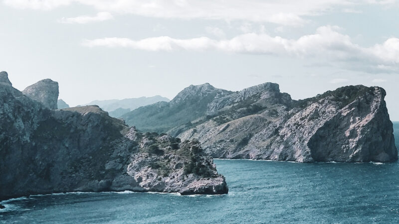 Blue Water Rocky Coast | iPhone Scenic View wallpaper 4K