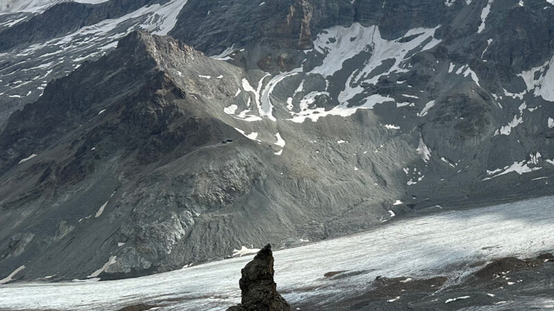 Rocky Mountain Range iPhone | Glacial Valley View wallpaper 4K