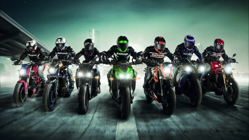 Seven Bikers V-Formation Underpass Cinematic Desktop Wallpaper 4K wallpaper 4K