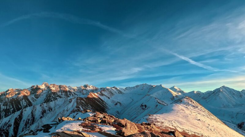 Sunny Panorama of Snow Dusted Summits wallpaper 4K