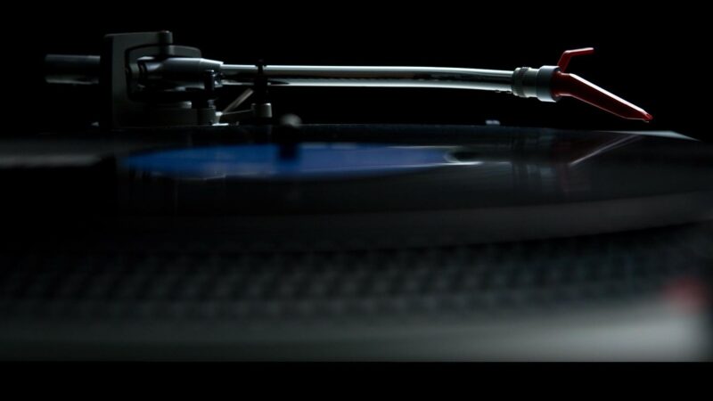 Vinyl Record Player Tonearm Low-Angle Desktop Wallpaper 4K wallpaper 4K