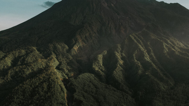 Volcano Misty Peak | iPhone Dramatic Clouds wallpaper 4K