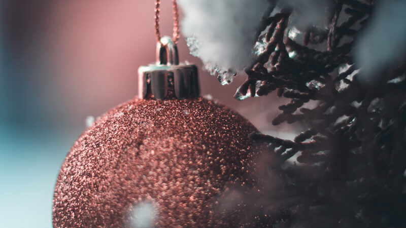 Christmas Ornament iPhone | Red Glitter Snowfall wallpaper 4K
