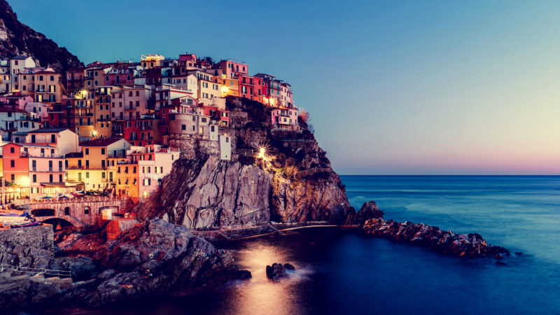 Coastal Town Cliffside | Evening Lights Desktop wallpaper 4K